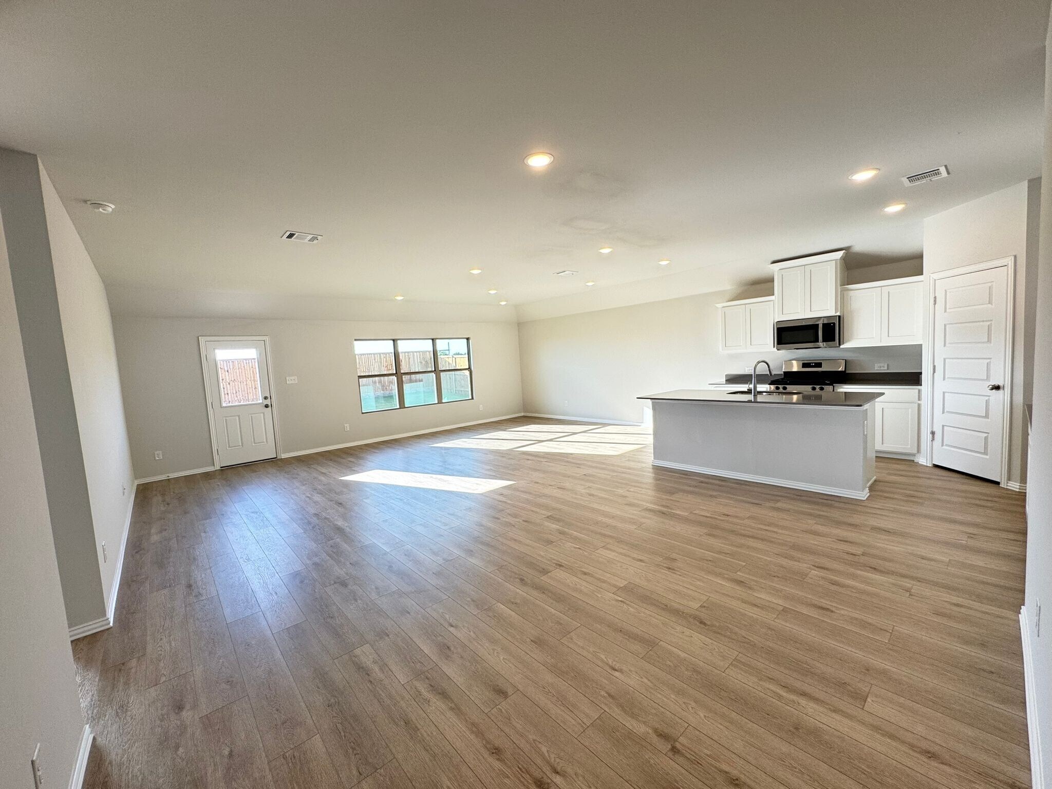 Building Photo - 2022 Sycamore Ridge Trl