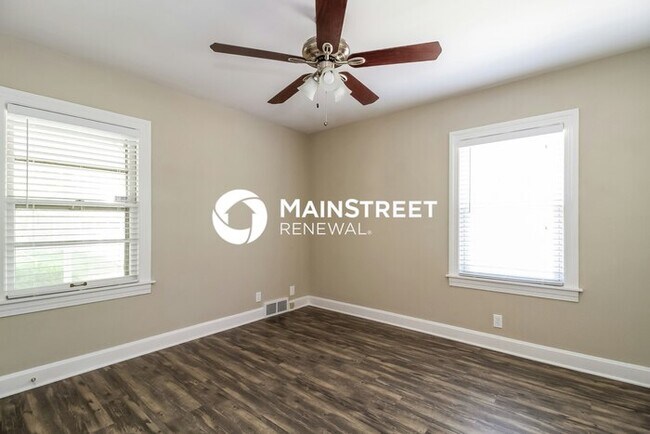 Building Photo - 3 Bedroom Pet-Friendly Home in Louisville,...
