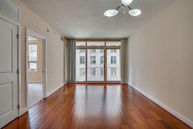 Building Photo - 888 N Quincy St
