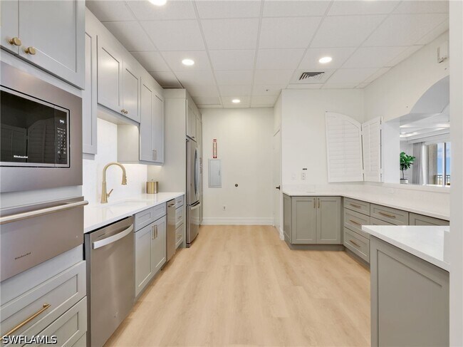 Building Photo - 900 Arbor Lake Dr