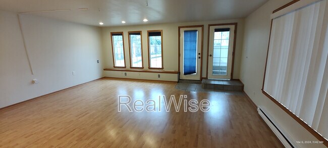 Building Photo - 355 W Selmar Ct