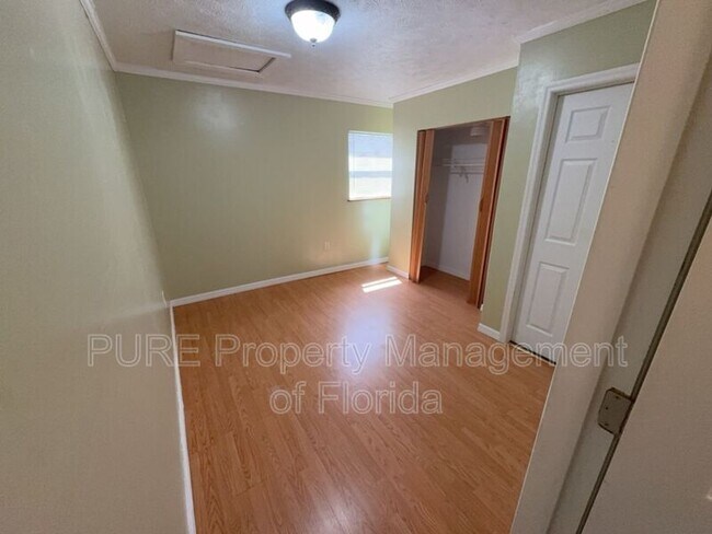 Building Photo - 9 Banyan Course Run