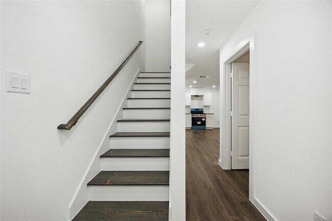 Building Photo - 1056 North Ln