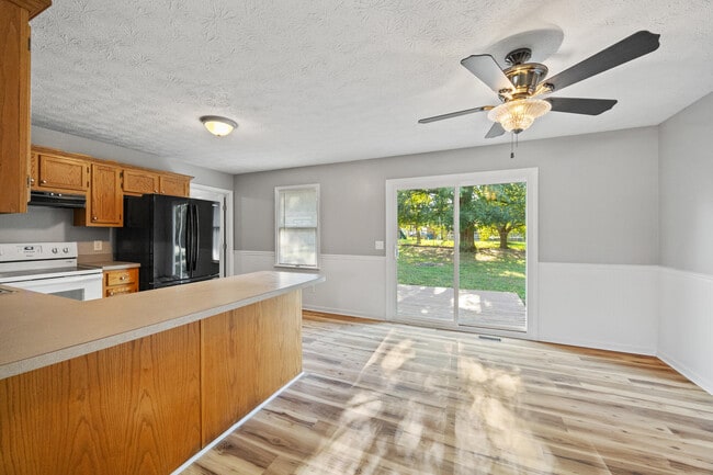 Building Photo - 1060 Butler Dr