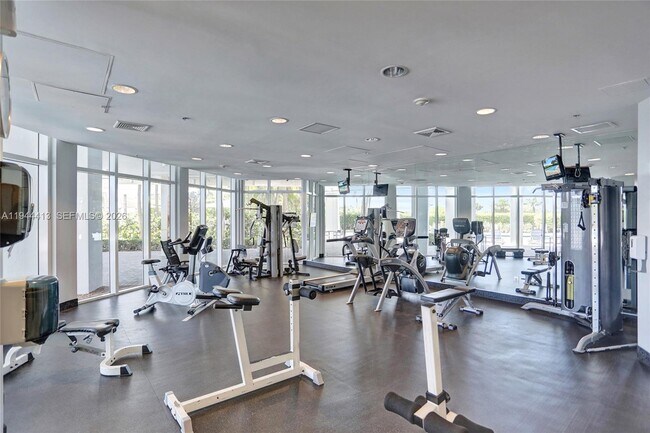 Building Photo - 6515 Collins Ave