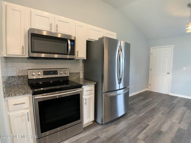 Building Photo - 3201 Deer Creek Dr