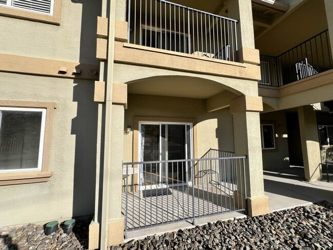 Building Photo - Silver Creek Condo- Three Bedroom Two Bath