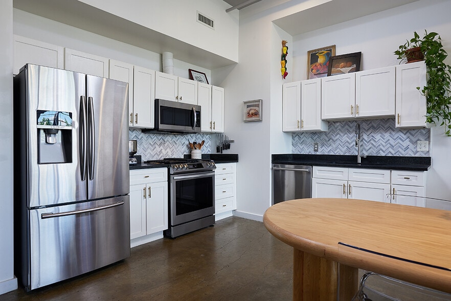 Kitchen/Dining Room - 701 Lamont St NW