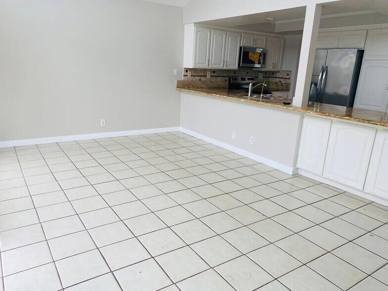 Building Photo - 4470 Avenida Granada