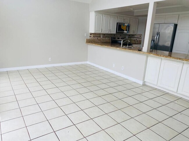 Building Photo - 4470 Avenida Granada