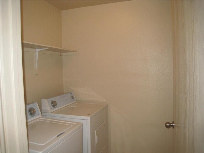 Building Photo - 236 Moonstone Dr