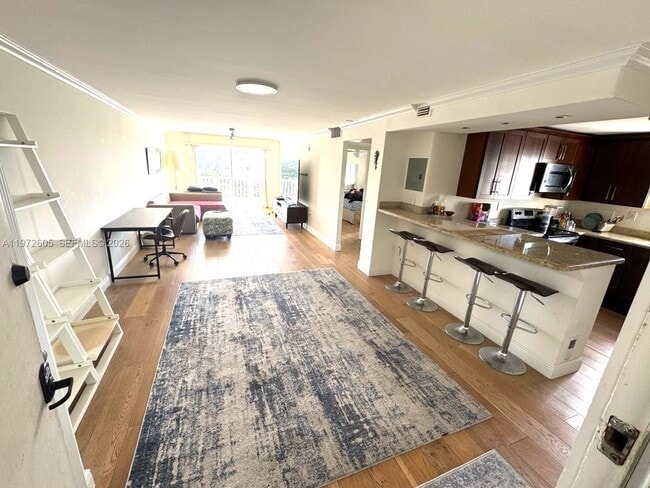 Building Photo - 910 Michigan Ave