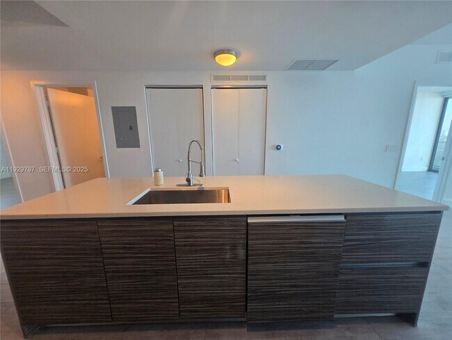 Building Photo - 460 NE 28th St