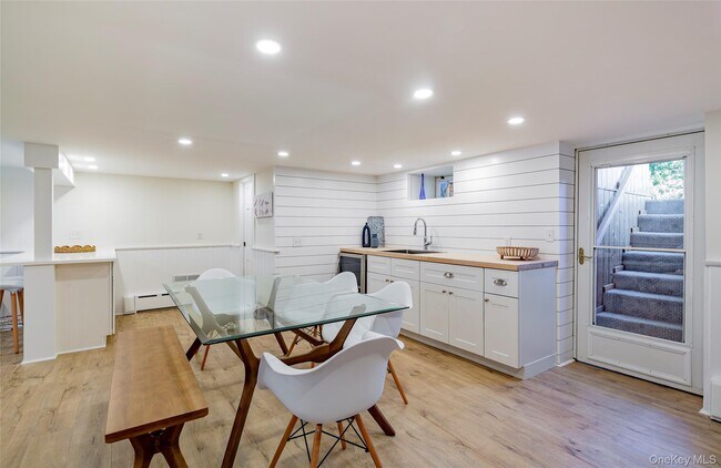 Building Photo - 275 Maier Pl