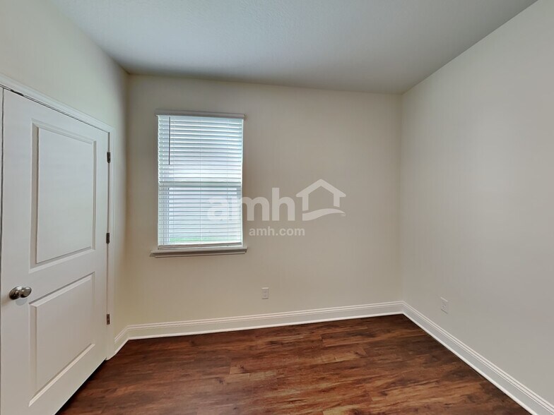 Building Photo - 621 Onate Cir
