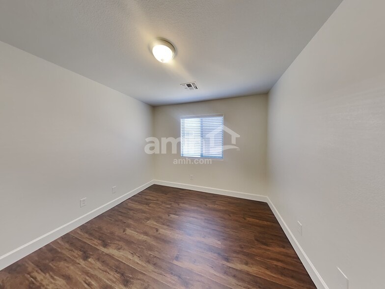 Building Photo - 12577 W Amelia Ave