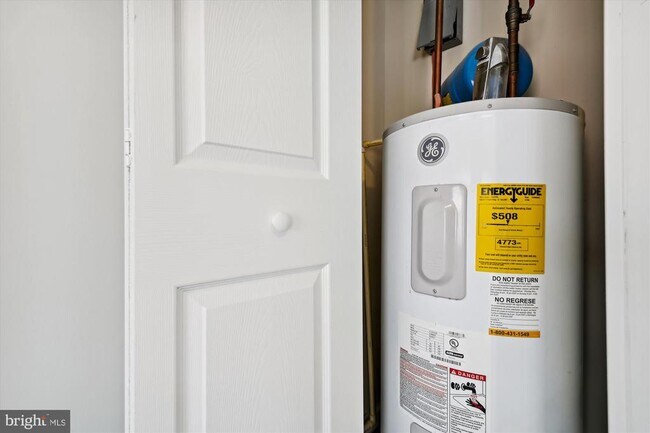 Building Photo - 1909 Aliceanna St