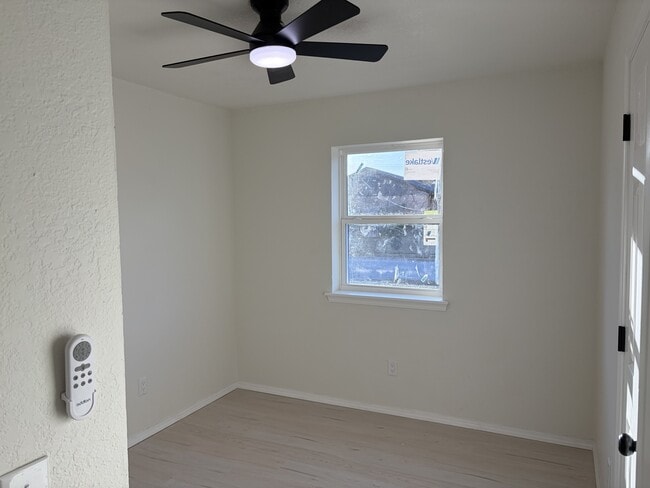 Building Photo - 272 Echo Ln