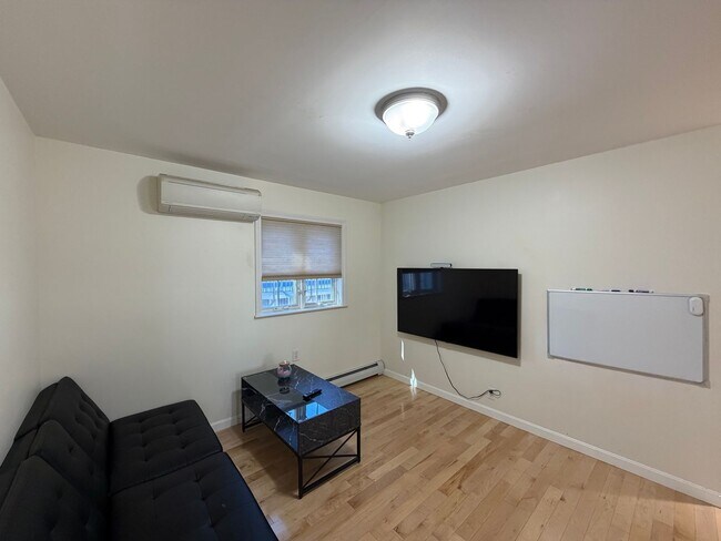 Building Photo - 160 Broadway-