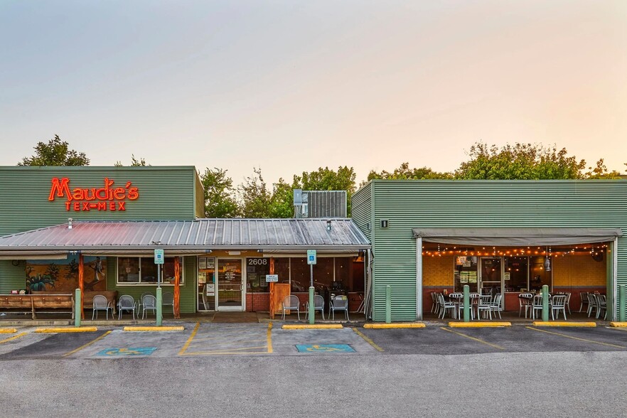 Maudie's within walking distance - 1404 Norwalk Ln