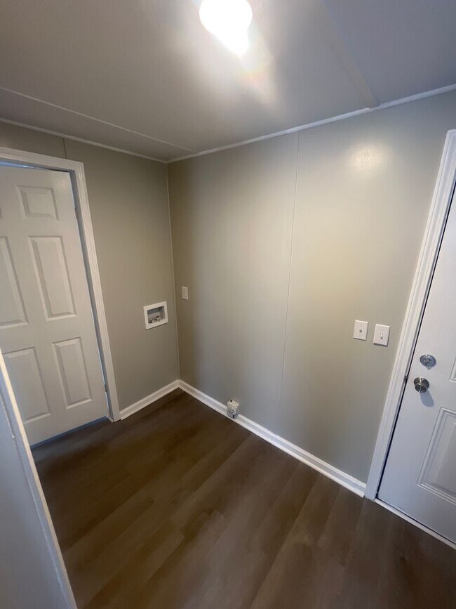 Building Photo - 3204 Lyons Center Rd