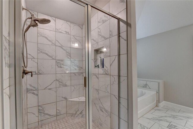Building Photo - 6035 Ashborough Park