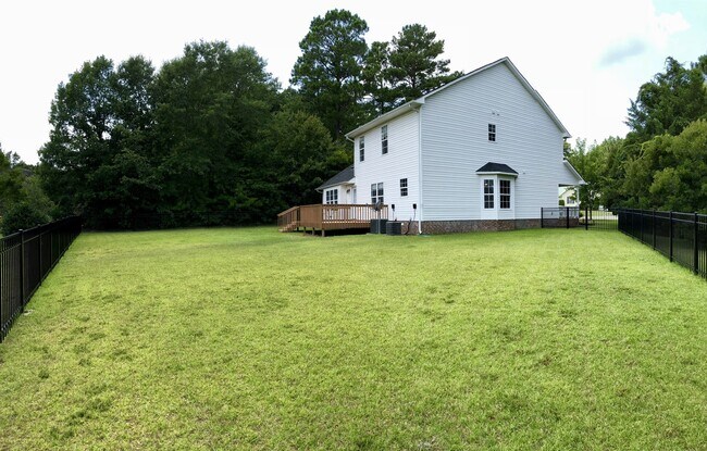 Building Photo - A Great Space on Pine Valley Court