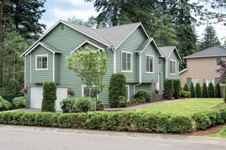 Building Photo - Large Updated 5 Bed SPLIT-LEVEL Kenmore Home!
