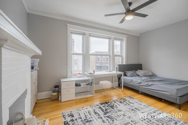 Building Photo - 1410 W Farragut Ave