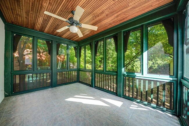 Building Photo - 662 Greenview Pl