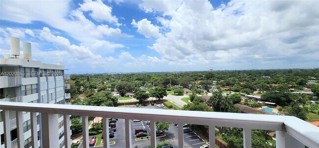 Building Photo - 1200 NE Miami Gardens Dr