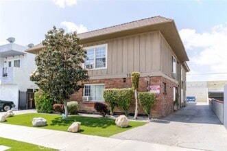 Building Photo - 7343 Woodley Ave