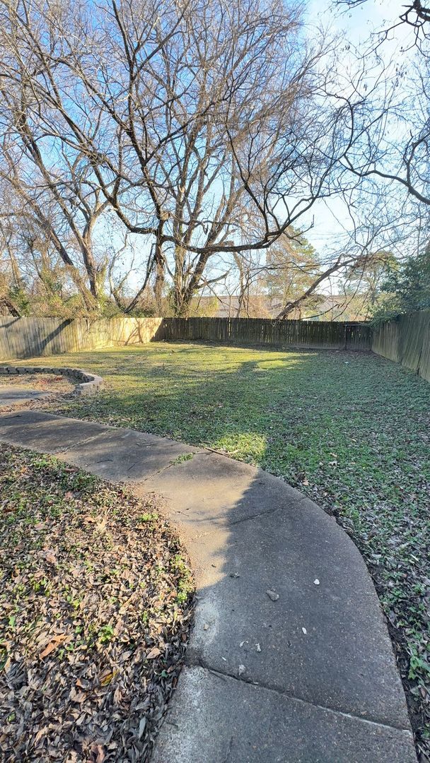 Building Photo - Newly Renovated Home In North Memphis - 1/2 OFF The First Month's Rent