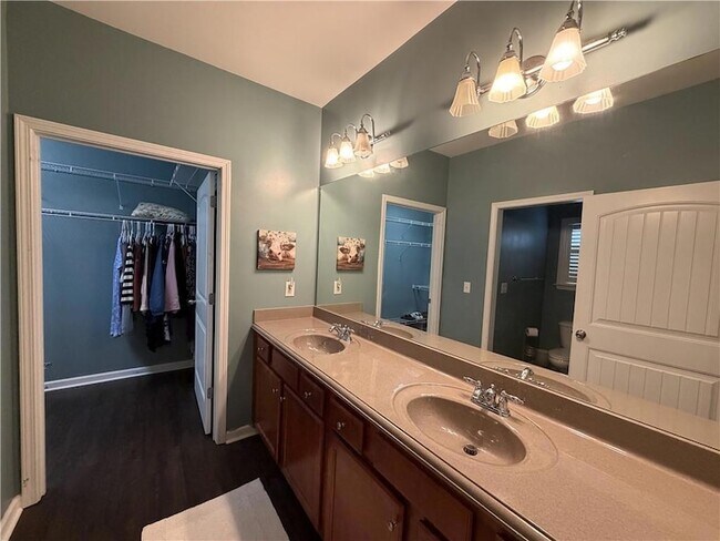 Building Photo - 502 Camellia Ct