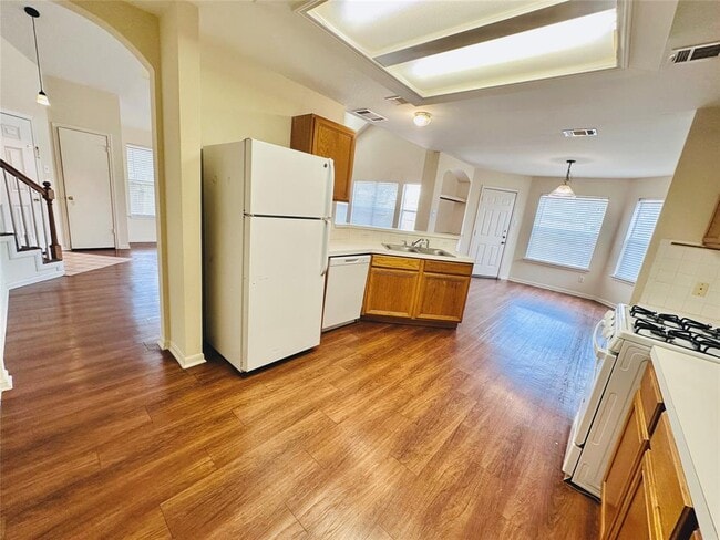 Building Photo - 1600 Primrose Trail