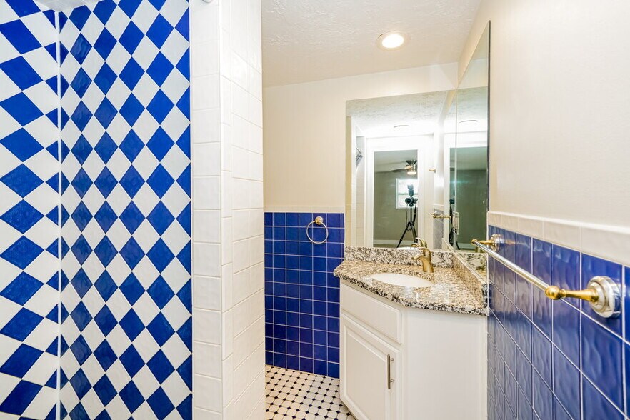 Building Photo - 4045 Grayton Dr