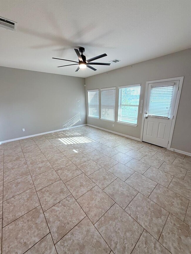 Building Photo - 517 Cerrito Cove