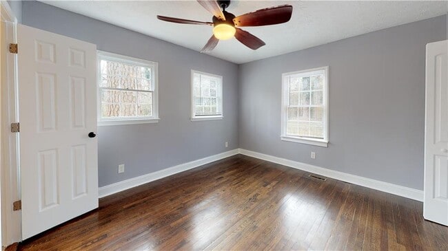 Building Photo - 2599 Eastwood Dr