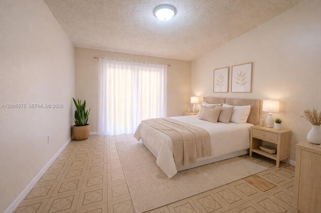 Building Photo - 8870 Fontainebleau Blvd