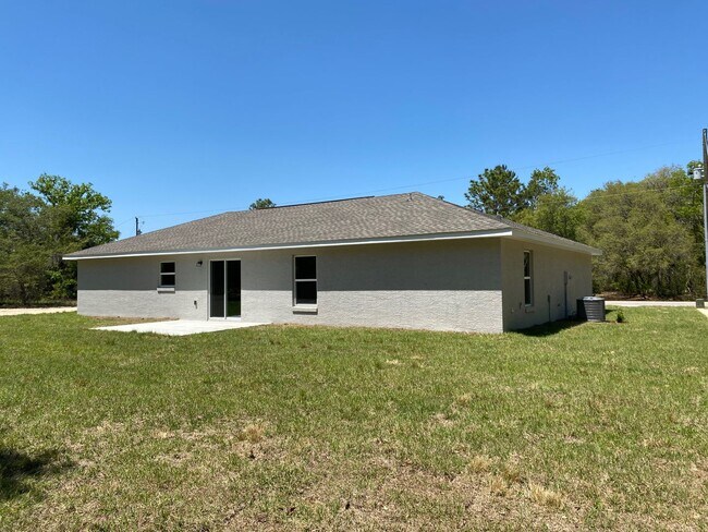 Building Photo - Desirable SW Ocala Neighborhood 4/2/2 *WON'T LAST*