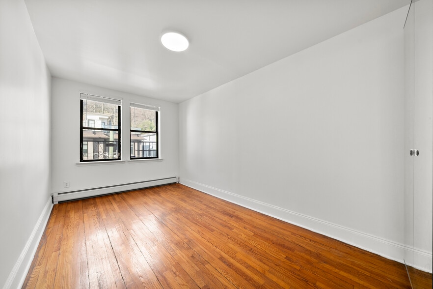 Building Photo - 553 Undercliff Ave