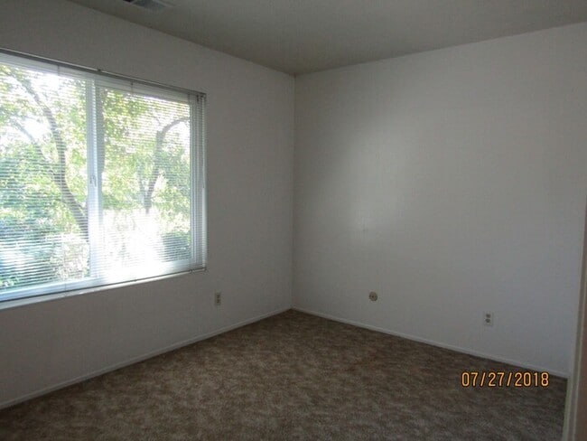 Building Photo - 3 bed, 2 bath, 2 car garage, single story home in Rincon Valley!