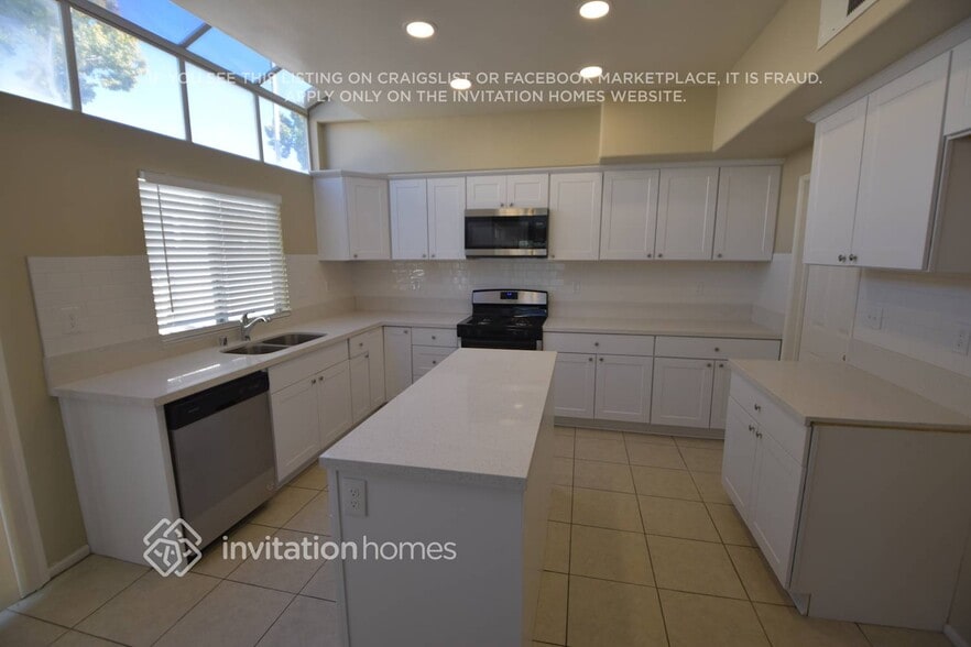 Building Photo - 24340 Saddlebag Ct