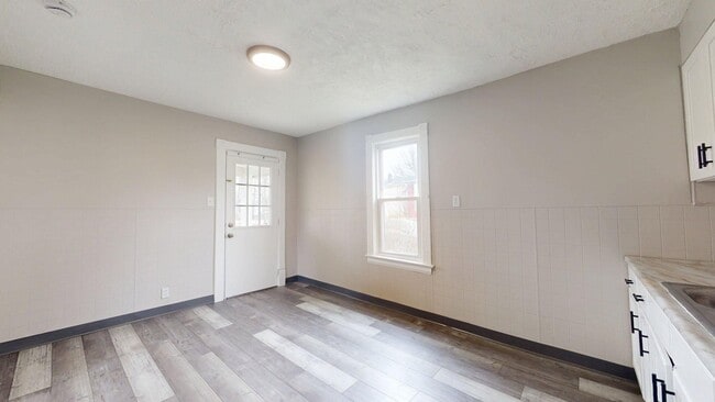 Building Photo - Lorain 2 Bedroom Single Family Home