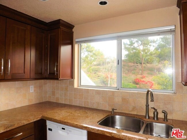 Building Photo - 26953 Jasper