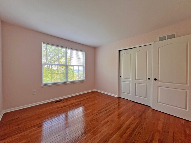 Building Photo - 4170 Bunker Hill Dr N