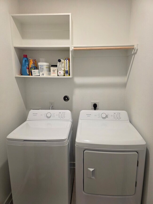 Building Photo - 3061 Avenida Sonoma Dr