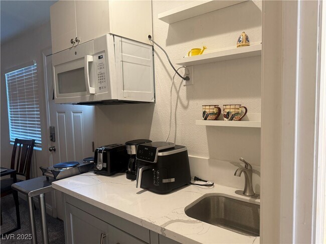 Building Photo - 2749 Canarsy Ct