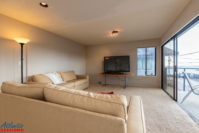 Building Photo - Desirable Home | Oceans Views | Close To B...