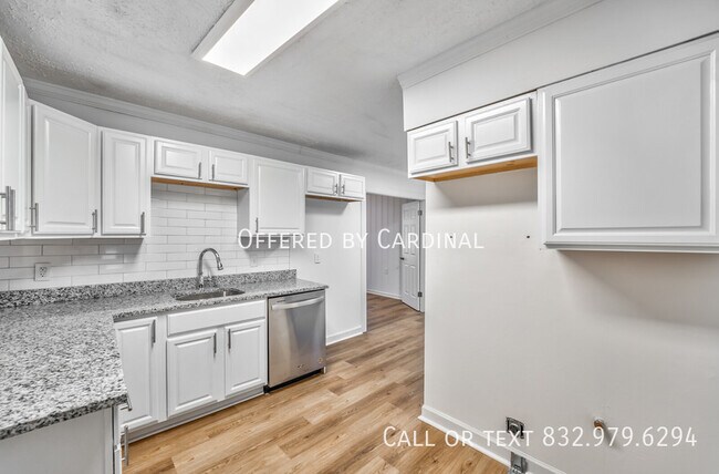 Building Photo - 3692 Bishops Bridge Rd